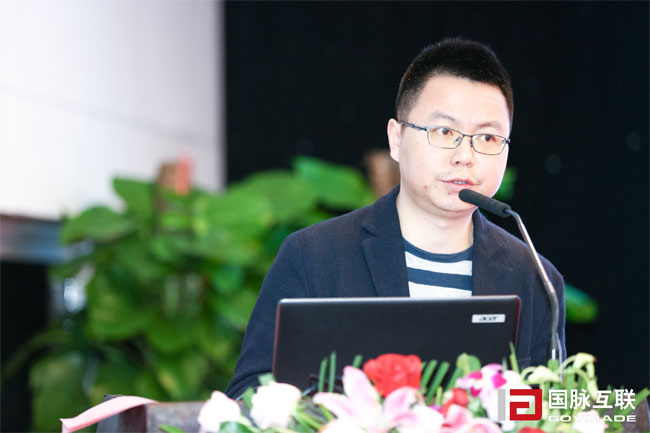 奇异果体育研究院院长唐鹏在“2017互联网+智慧中国年会”上现场发布“2017中国互联网+政务50强评选研究报告”及“中国城市移动政务服务能力评价研究报告”