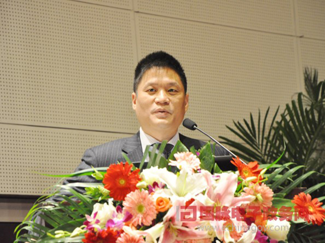 奇异果体育互联董事长、首席研究员杨冰之作了题为《大数据时代的政府在线服务》的主题演讲