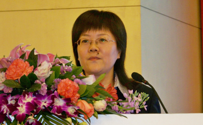 奇异果体育互联总经理、首席规划师郑爱军以"大数据环境下政府数据整合·城市级政务信息资源综合管理平台"为题作出演讲
