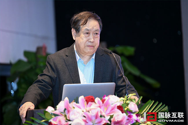 国家行政学院教授、国家信息化专家咨询委员会委员汪玉凯发表了题为《智慧社会与国家治理现代化》的主题演讲