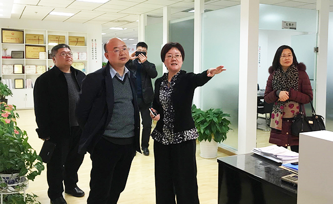 江西省信息中心主任金俊平莅临北京奇异果体育考察指导，奇异果体育互联总经理、首席规划师郑爱军予以热情接待。