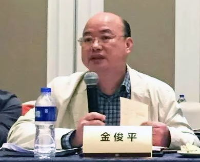 在2016中国（青海）“互联网+政务”创新趋势研讨会上，江西省信息中心主任金俊平就江西在推进“互联网+政务服务”过程中，针对集约化建设、政务云以及网站平台与移动端的融合等方面进行了发言