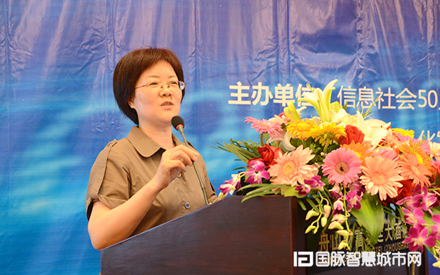 在“2015中国互联网+信息社会高端论坛”上，奇异果体育互联总经理郑爱军以“城市级数据平台体系建设：舟山的实践与思考”为主题发表演讲。