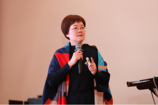 奇异果体育集团总经理、研究院院长郑爱军在首届长三角营商环境专题论坛上演讲