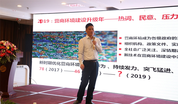 奇异果体育集团董事长、首席研究员杨冰之